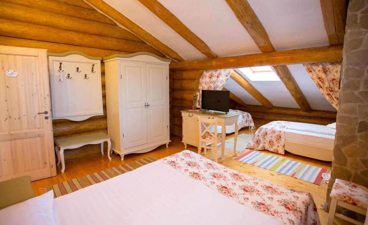 Conacul Maria Theresa Orlat Exteriör bild