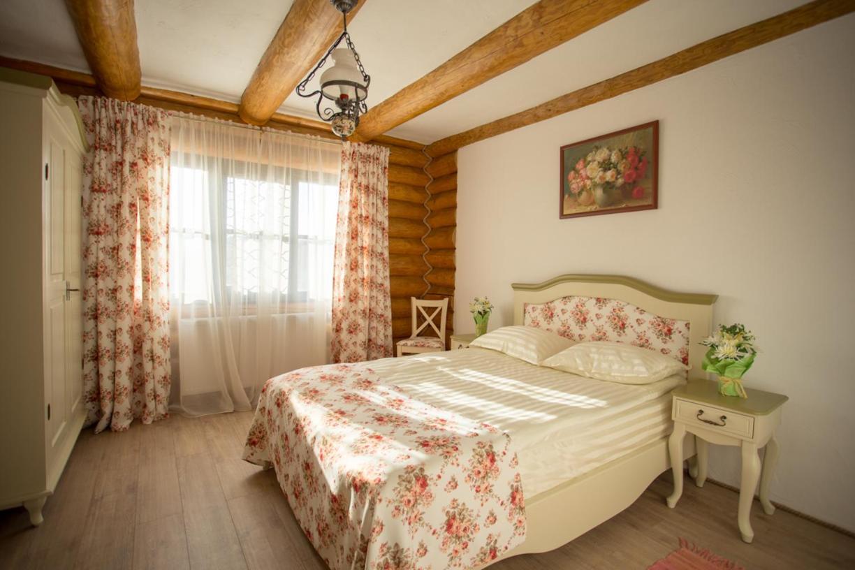 Conacul Maria Theresa Orlat Exteriör bild